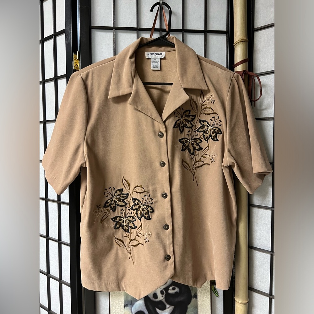 Alfred dunner women’s top, very nice and elegant!!!